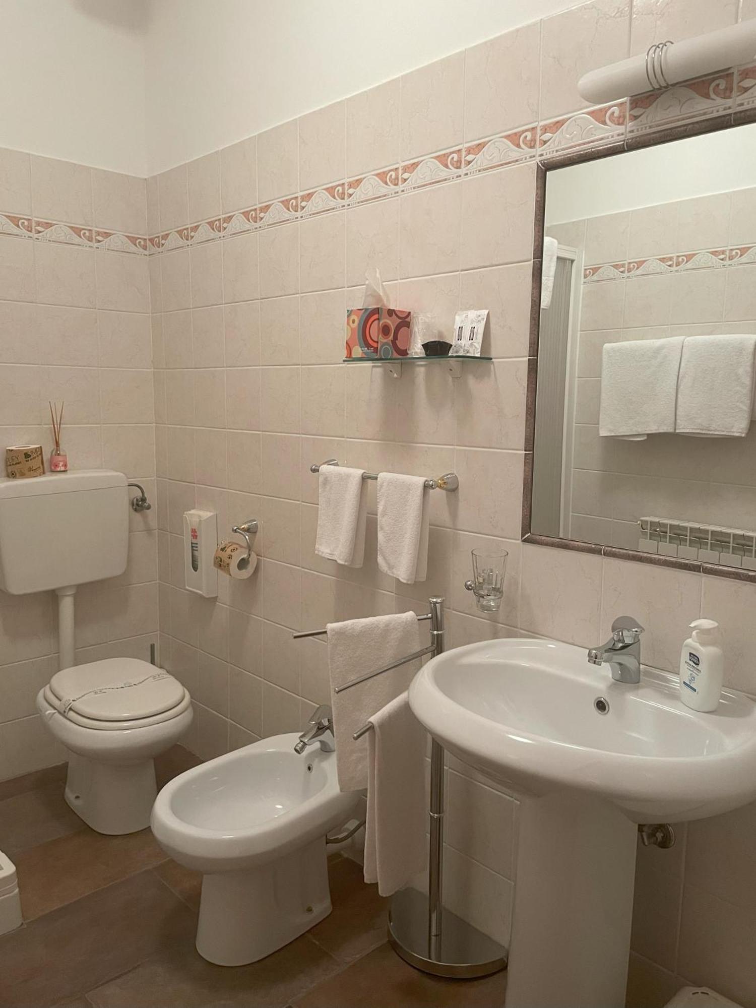Agriturismo Finestre Di Langa Trezzo Tinella Kültér fotó