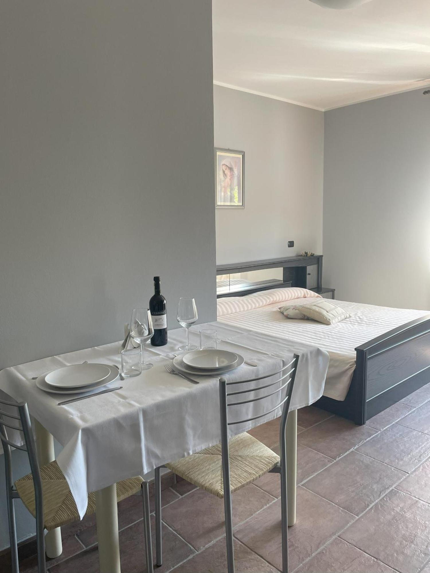Agriturismo Finestre Di Langa Trezzo Tinella Kültér fotó