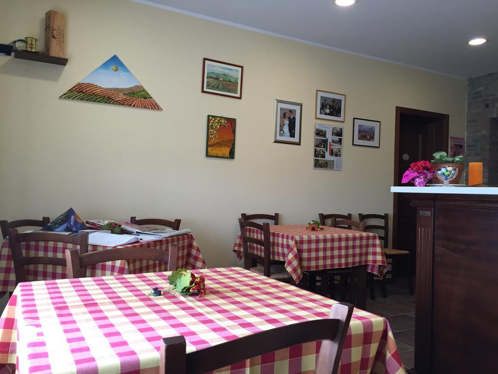 Agriturismo Finestre Di Langa Trezzo Tinella Kültér fotó